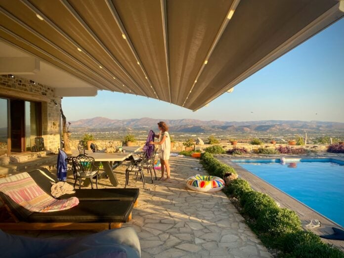 retractable awning